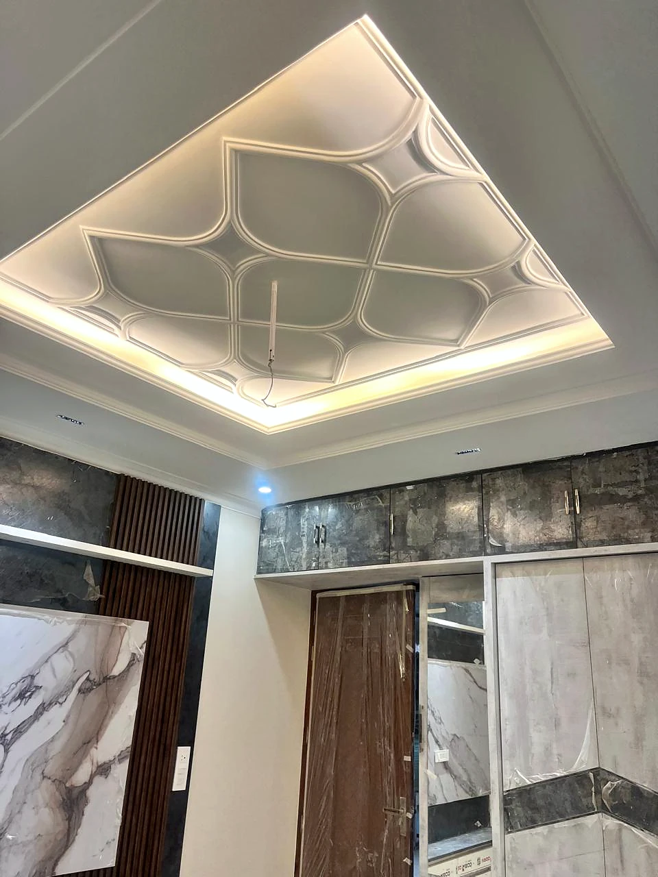 False ceiling and cove illumination above the living-room feature wall