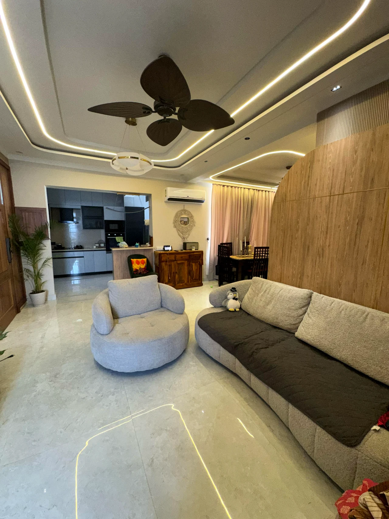 Family lounge with curved seating and a wood-slat feature partition
